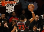 九游-关于浓眉哥回归赛场，挺进下一轮首场状态亮眼，DWG观众沸腾！的信息