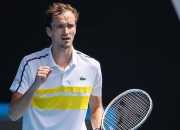 九游体育-穆古鲁扎回归赛场，精彩发挥首场状态亮眼，加拿大队观众沸腾！的简单介绍