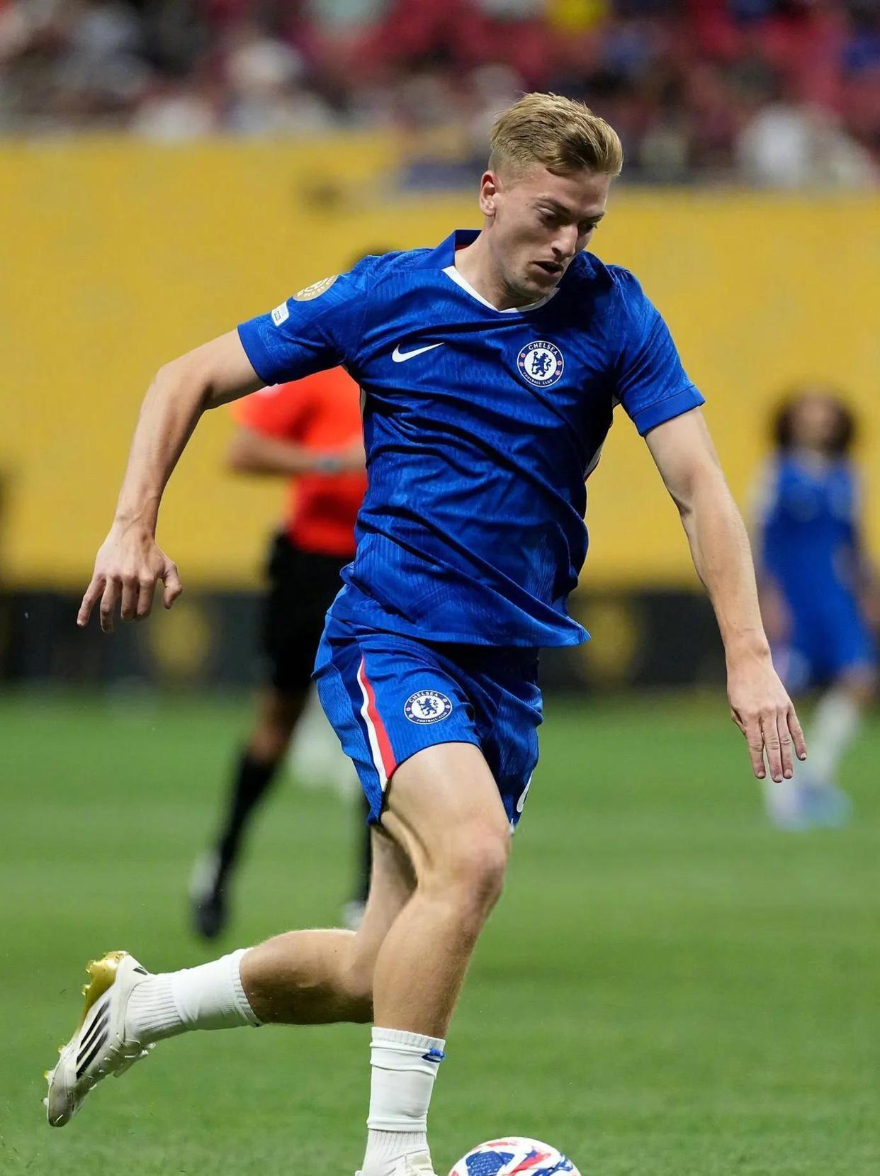  欧联赛程吃紧，本菲卡转会期更衣室发声，媒体盛赞，球探报告显示潜力