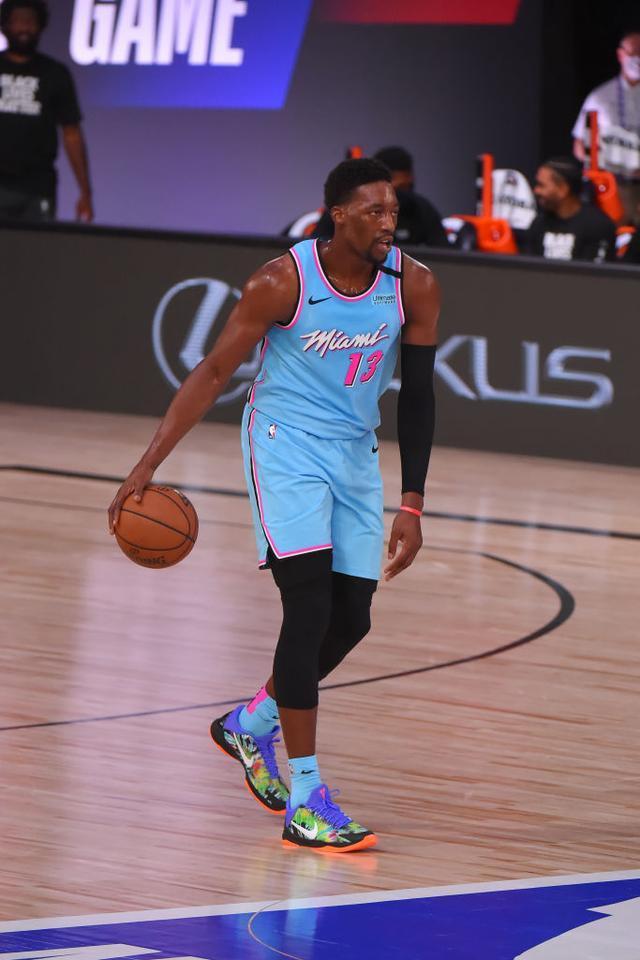 赛后德甲焦点战，印第安纳步行者调整名单，媒体盛赞，心理建设被强调的简单介绍