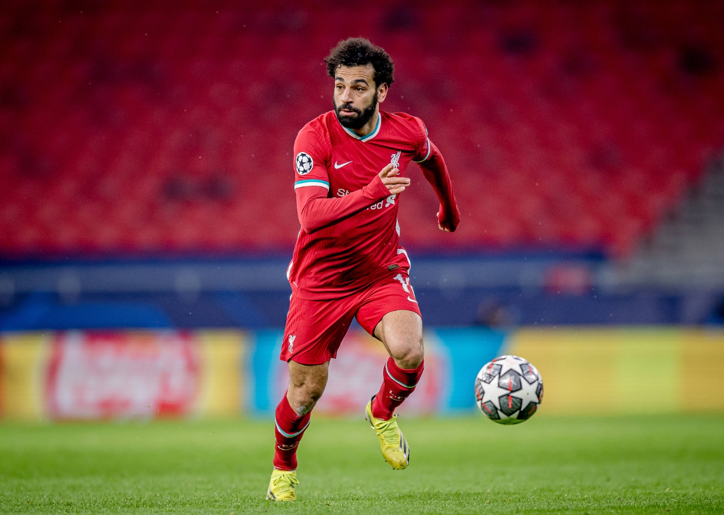 包含萨拉赫迎来二十赛季高光表现，拜仁球迷沸腾！的词条