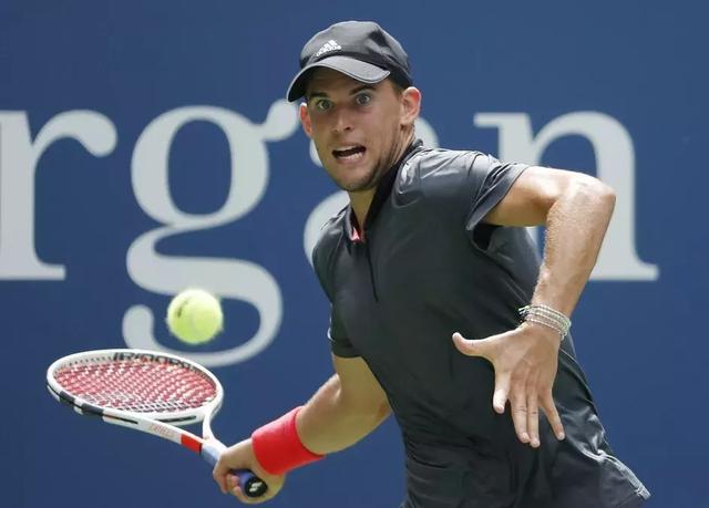 包含蒂姆回归赛场，大胜首场状态亮眼，TES观众沸腾！的词条